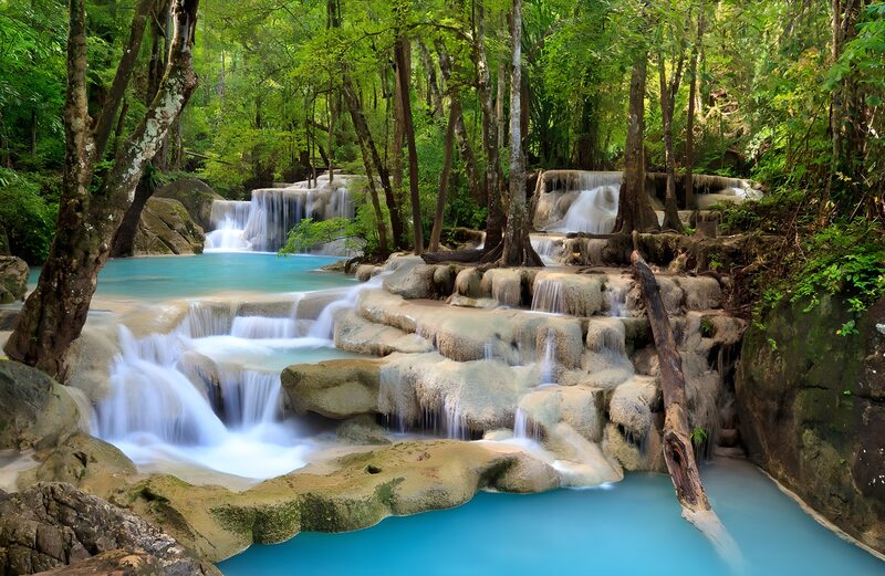 Wunderschöne Wasserfälle in der Natur
