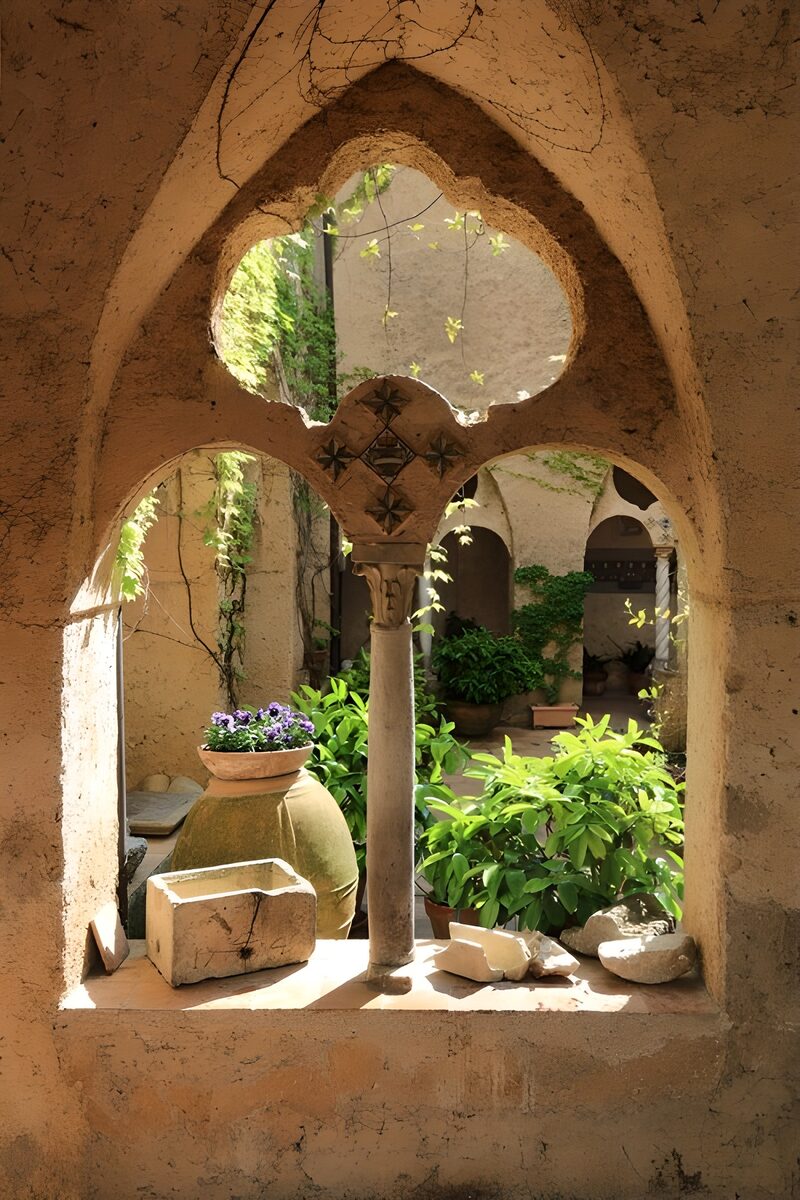 Historisches Fenster in einem Garten