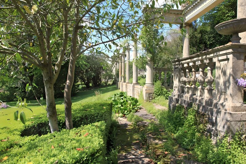Traumhaftes Gartenparadies im Frühling