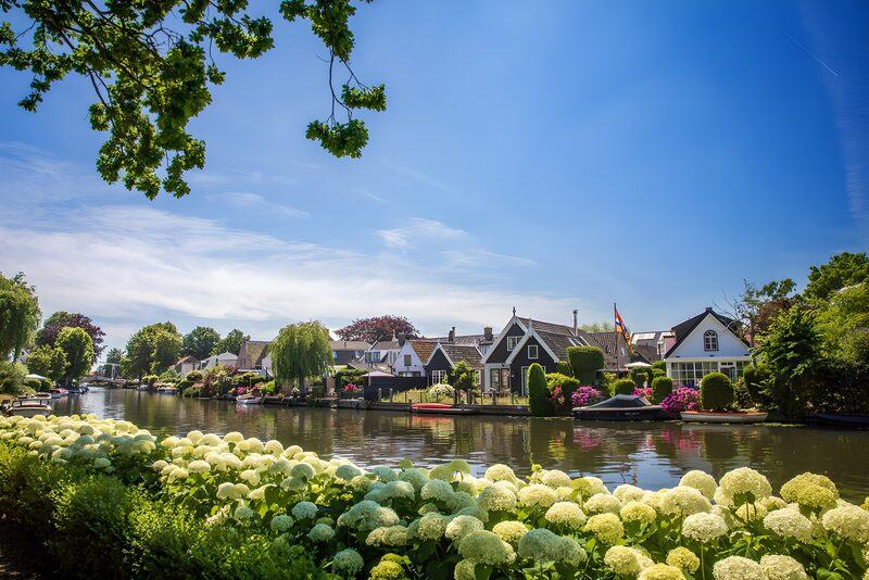 Idylle am Wasser im Frühling
