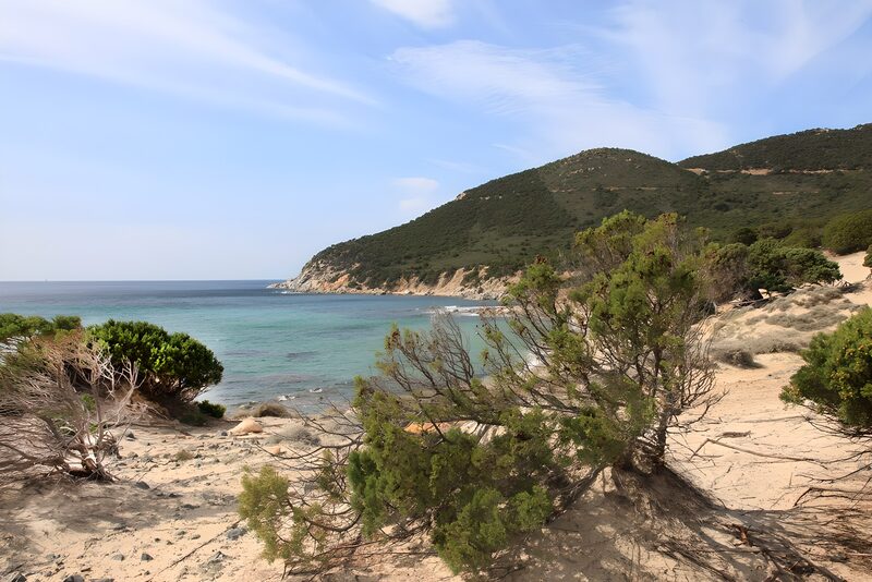Küstenlandschaft mit feinem Sandstrand
