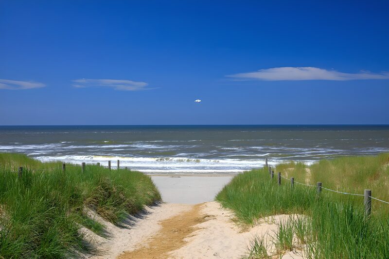 Strandweg zum blauen Meer