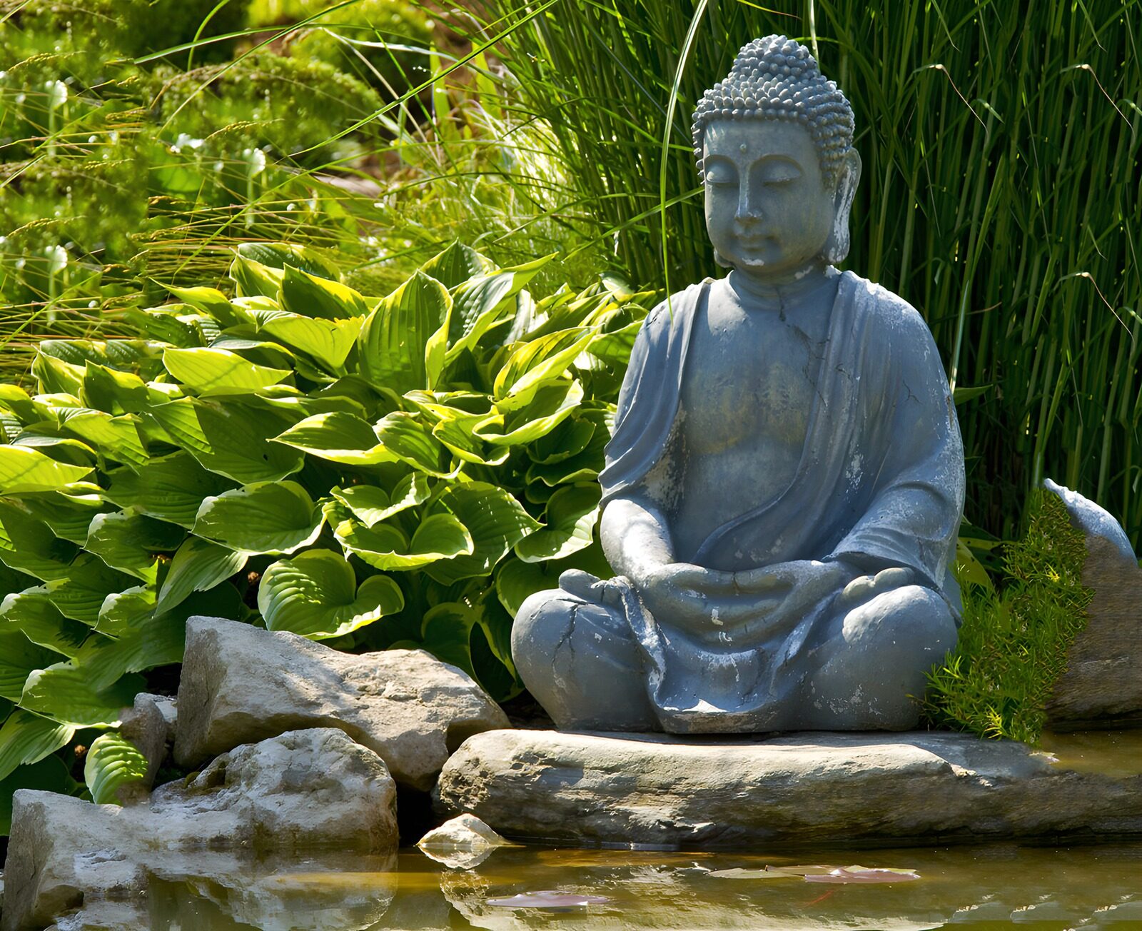Buddha-Statue im Garten