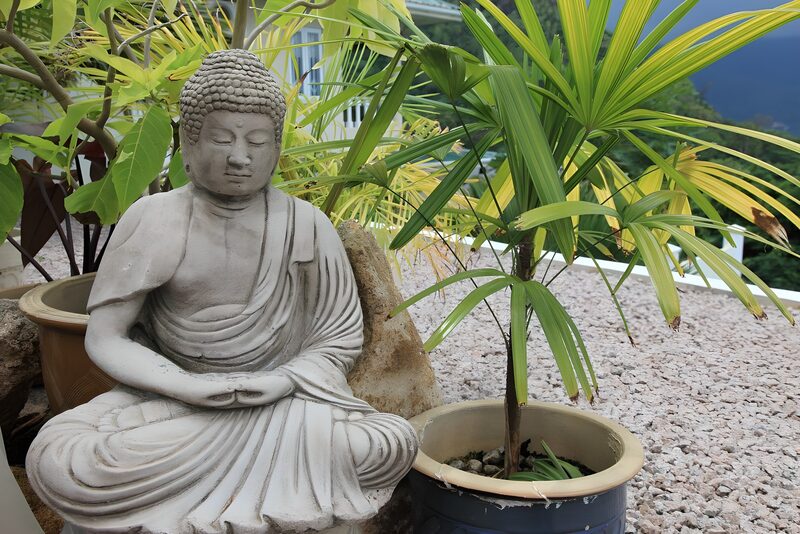 Buddha Statue im Garten