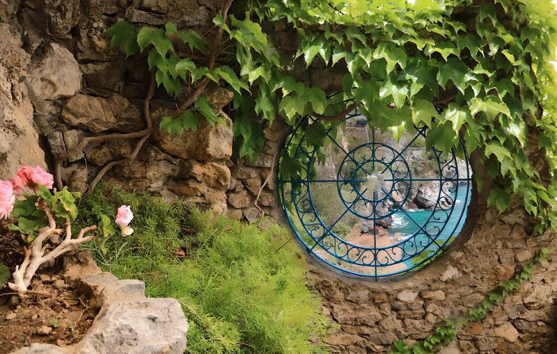 Blick durch das Gartenfenster