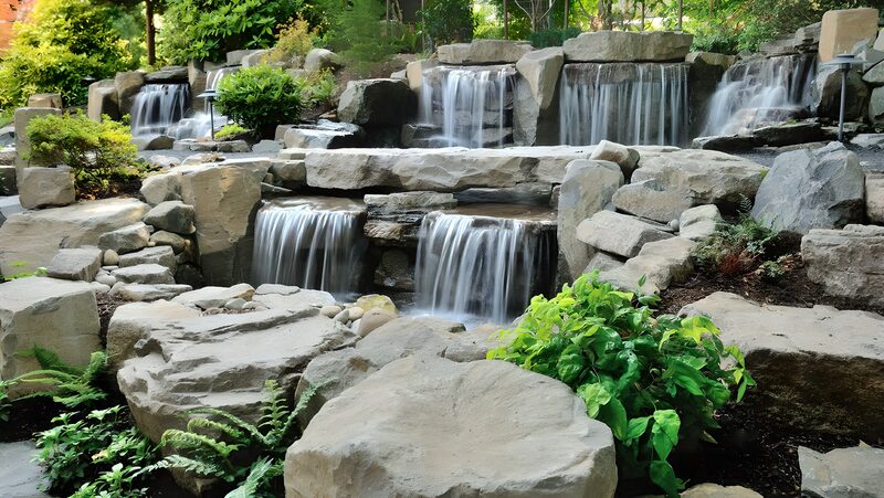 Wunderschöner Garten mit Wasserfall