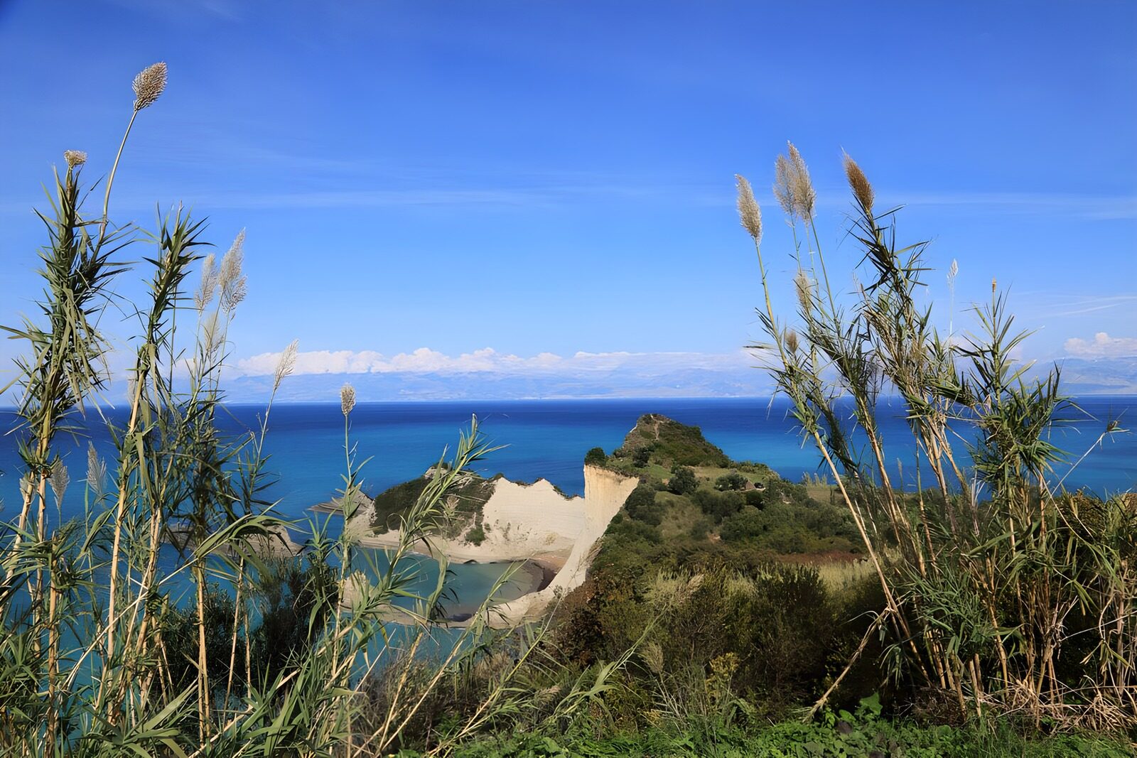 Panorama des türkisblauen Meeres