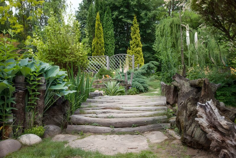 Wunderschöner Gartenweg