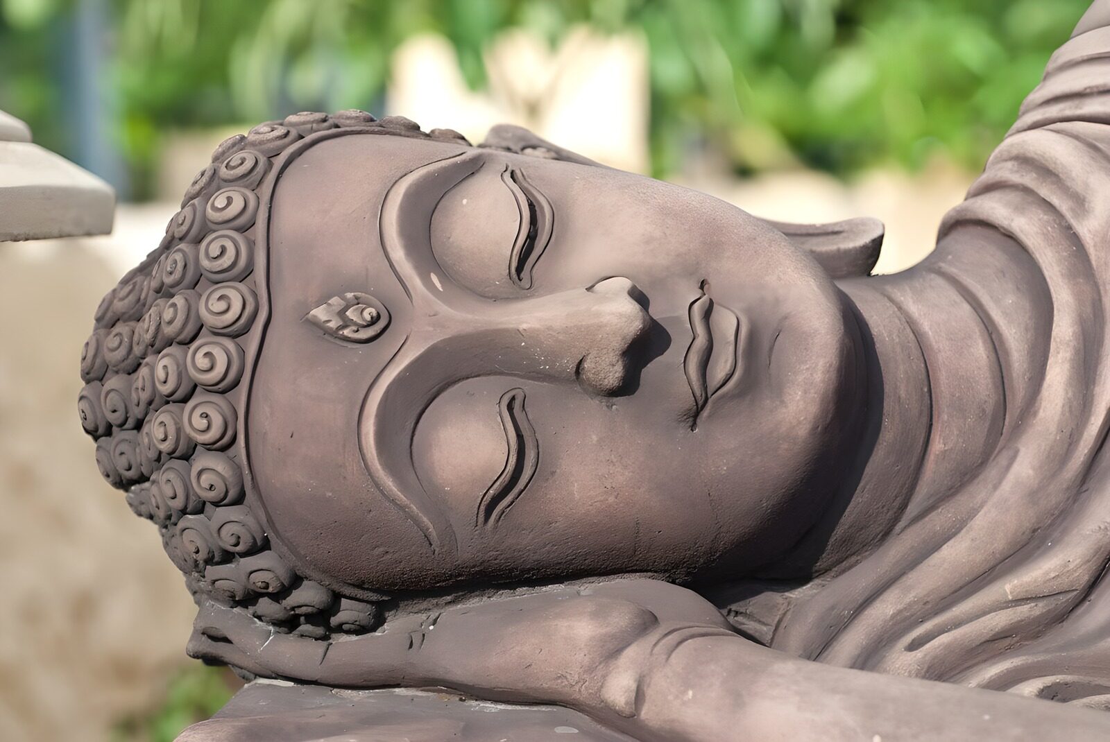 Buddha Statue im Liegen