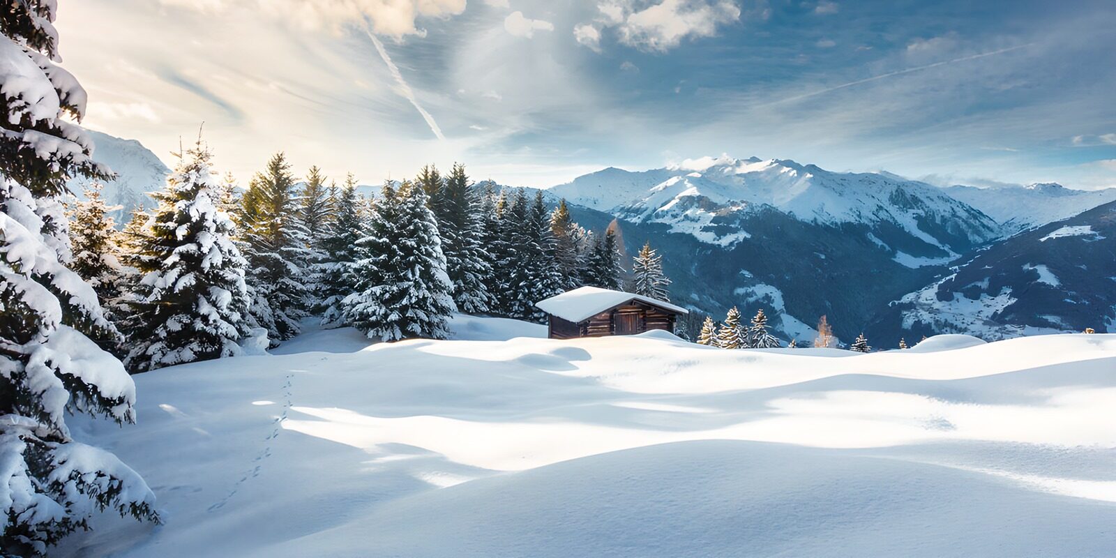 Winterlandschaft mit verschneiten Bergen