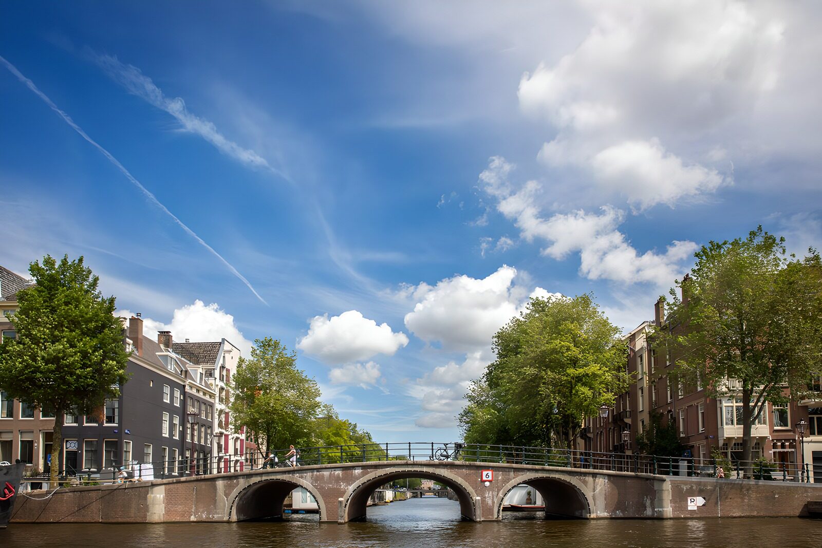 Brücke über den Kanal in Amsterdam