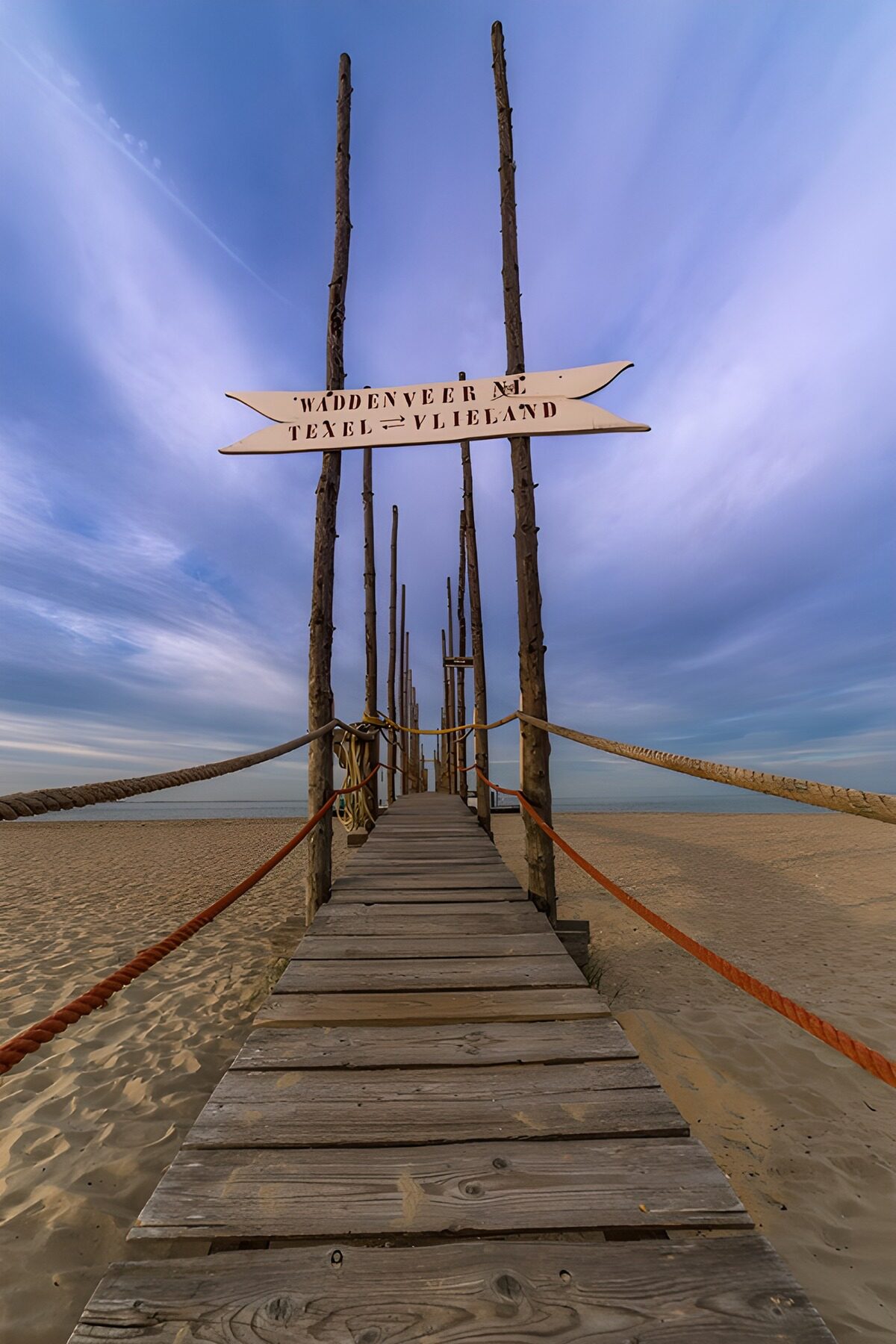Holzsteg zum Waddengebiet